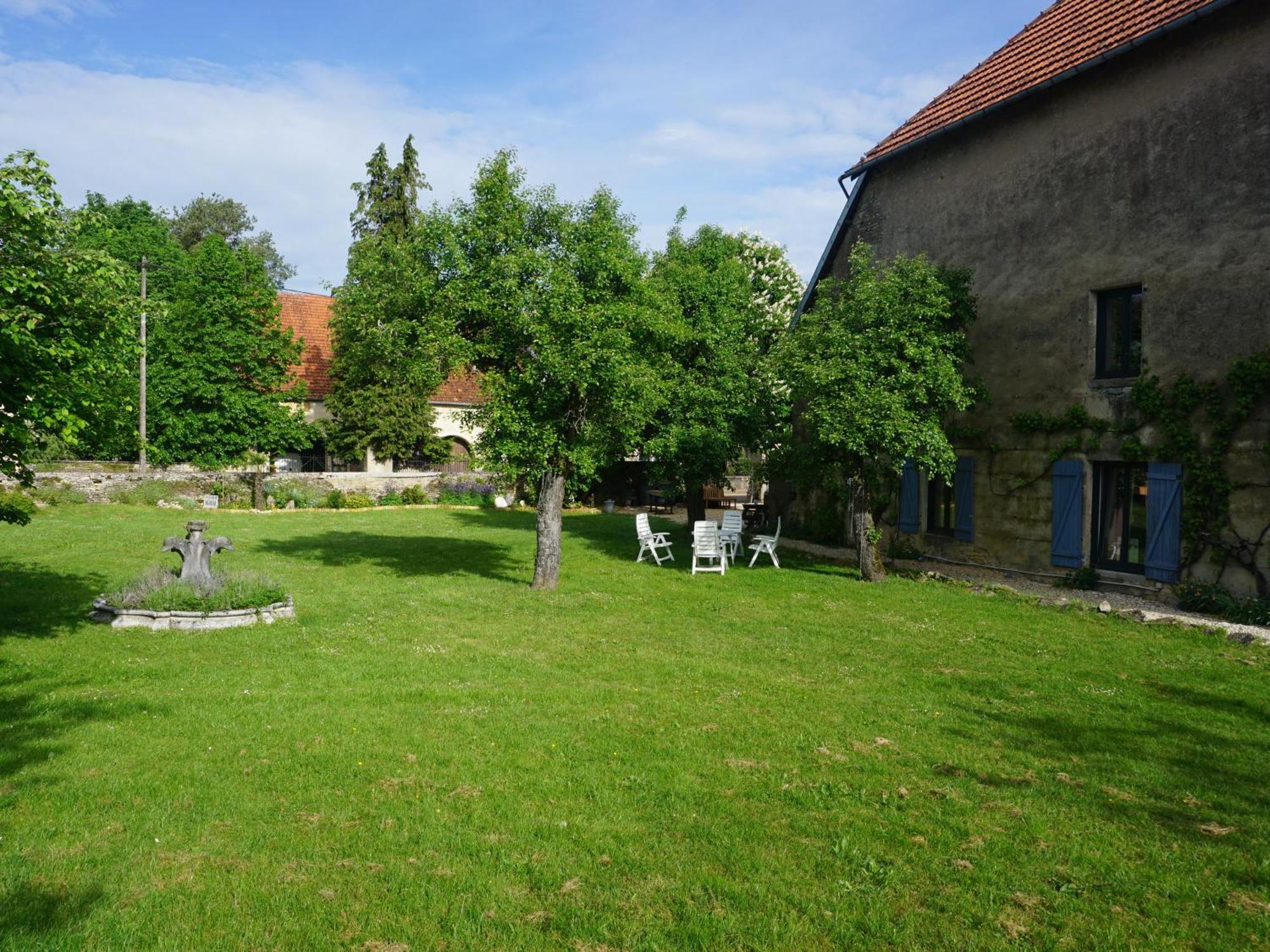 Chambre D'Hotes Juste-Confortable Fleurey-les-Lavoncourt エクステリア 写真